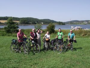 Gruppenfoto vor dem Aartalsee